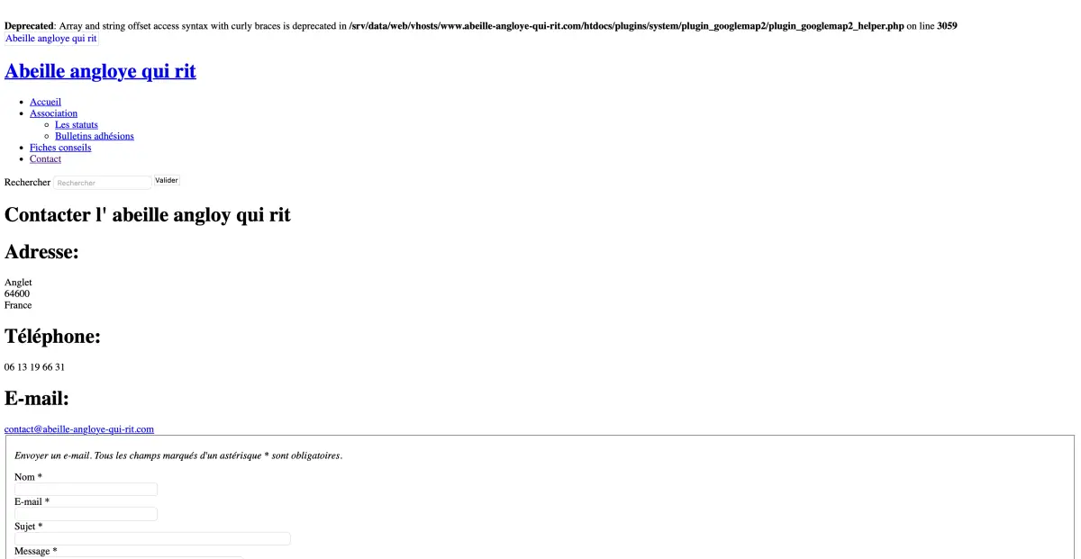 La page Contact de l'ancien site rendue sans feuille de style : en haut, un message d'erreur PHP Deprecated citant un plugin Google Map, puis des liens bleus soulignés et un formulaire nu.